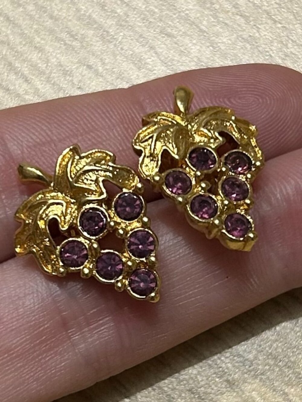 Vintage Avon Goldtone Purple Rhinestone Grape Cluster Post Earrings